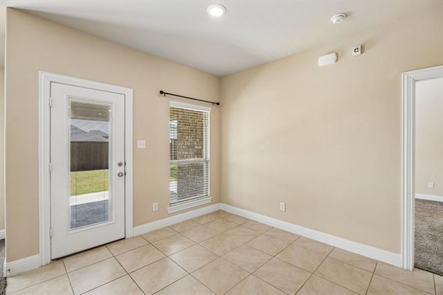 Building Photo - 945 Bluebird Way