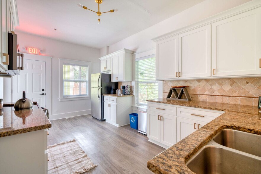 Building Photo - 315-317-317 NE Beech St