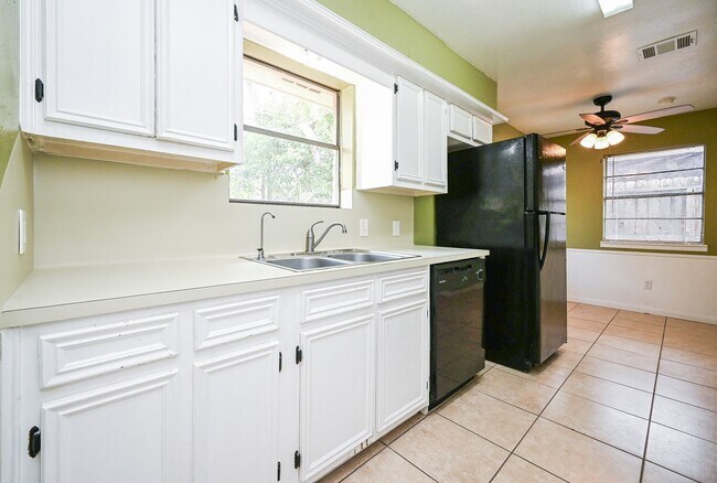 Building Photo - 6634 Bridgegate Dr