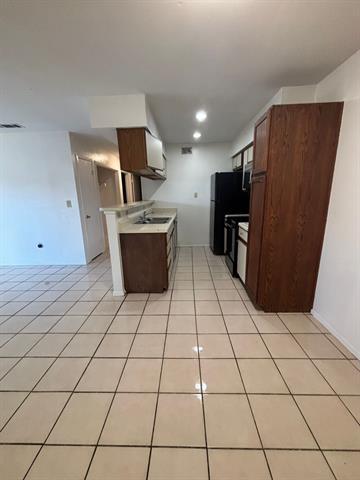 Building Photo - 545 Canary Ln