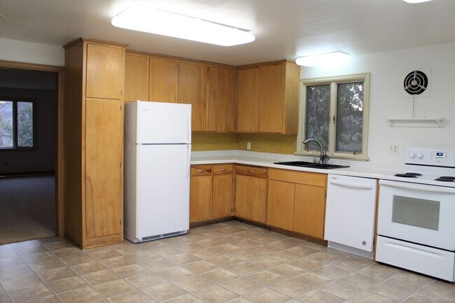 Building Photo - 318 McKinley Ave