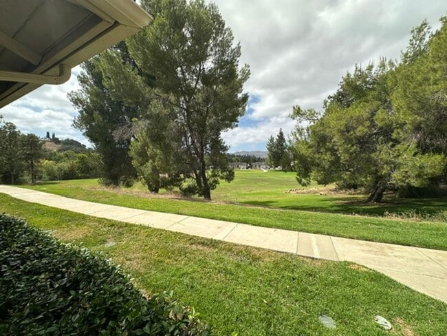 Building Photo - Stunning END-UNIT 3-bedroom condominium located in Agoura Hills