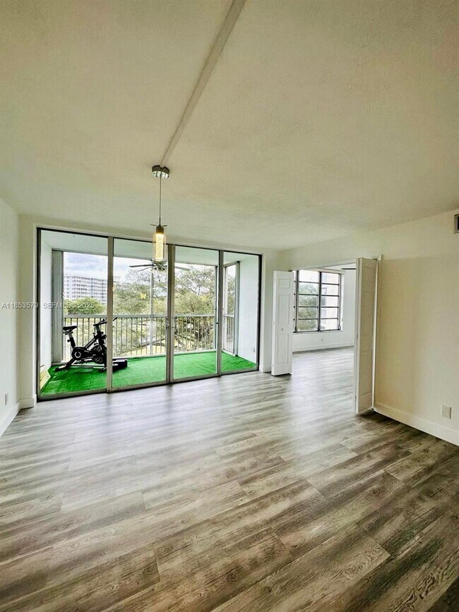 Building Photo - 2940 N Course Dr