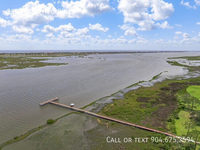 Building Photo - 213 Deportivo Dr