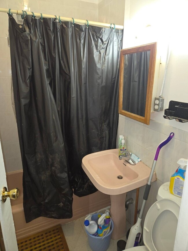 Building Photo - 36-40-40 Crescent St