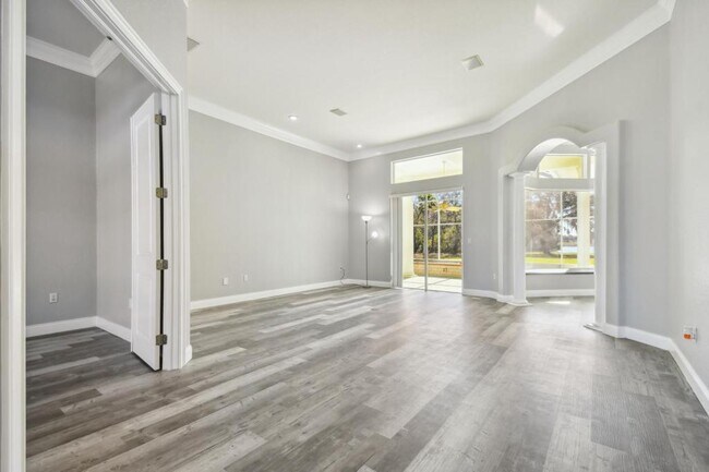 Building Photo - 6644 Country Club Rd