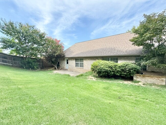 Building Photo - 1105 Mercer Dr