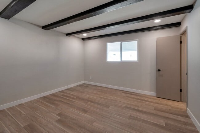 Building Photo - Super Nice Remodeled Home with Pool Close to ASU