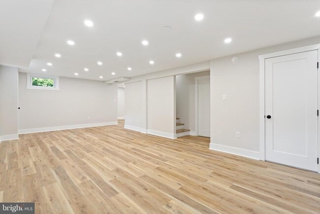 Building Photo - 3 Knox Pl