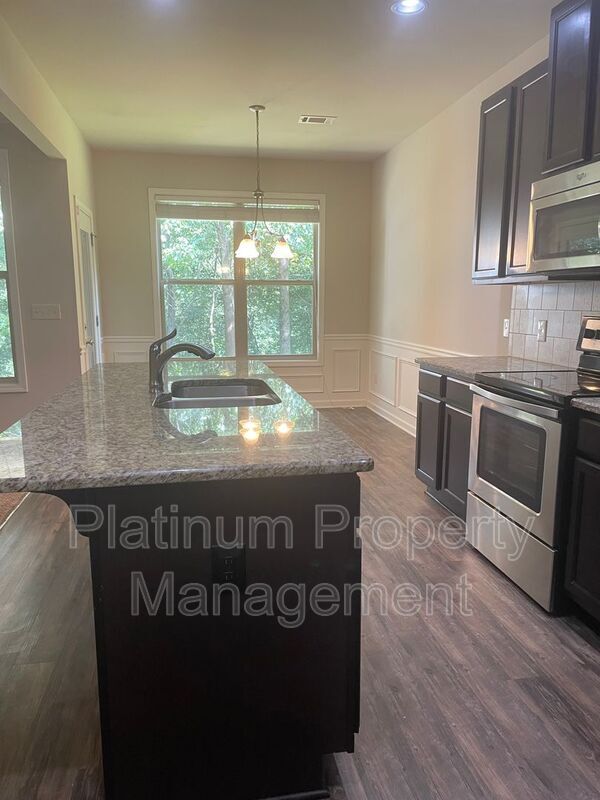 Building Photo - 7350 Silk Tree Pointe