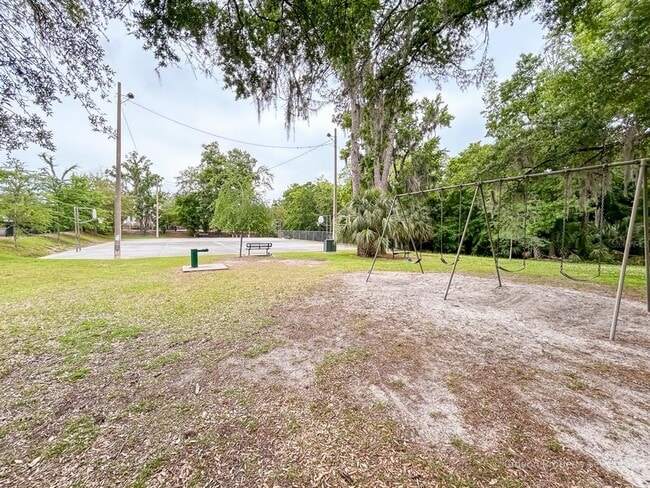 Building Photo - 1015 SW 9th St