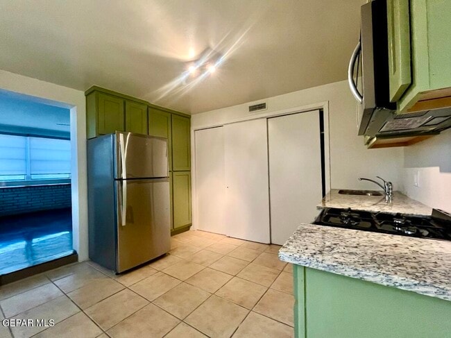 Building Photo - 1203 Madeline Dr