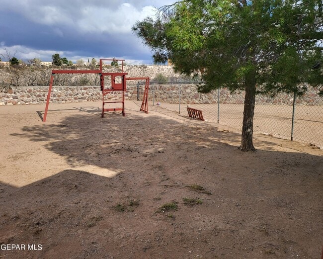 Building Photo - 6416 Pizarro St