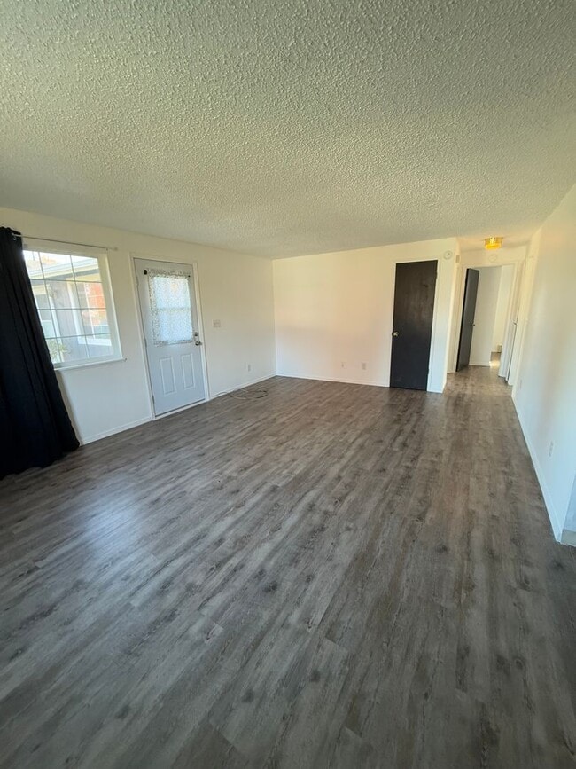 Building Photo - 1011 SE Locust St