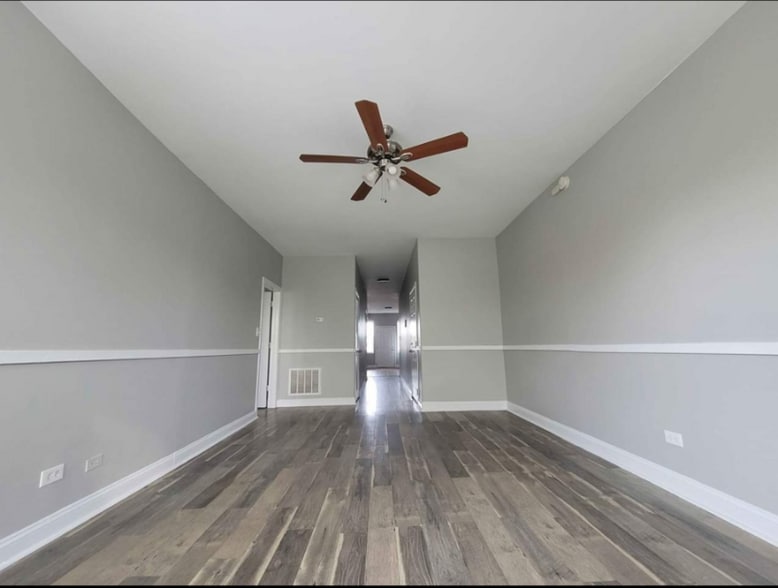 Building Photo - 527 N Homan Ave.