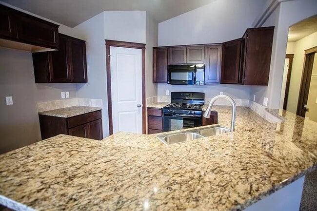 Building Photo - For Rent – Beautiful 3 Bed, 2 Bath Home wi...