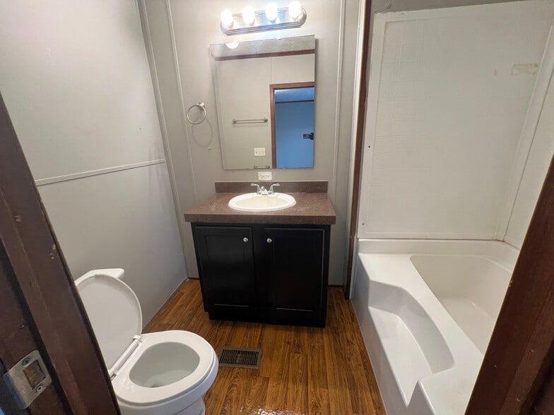 Building Photo - 77 Peach St