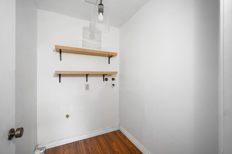 Building Photo - 10475 Newhome Ave