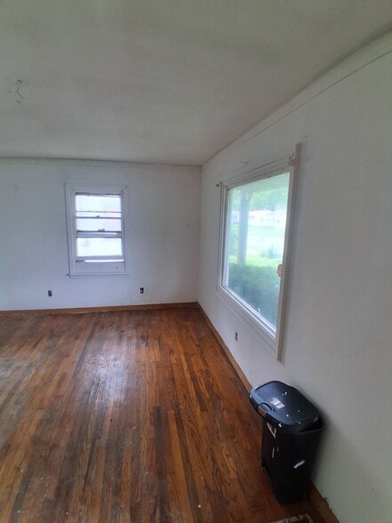 Building Photo - 521 N Davis St