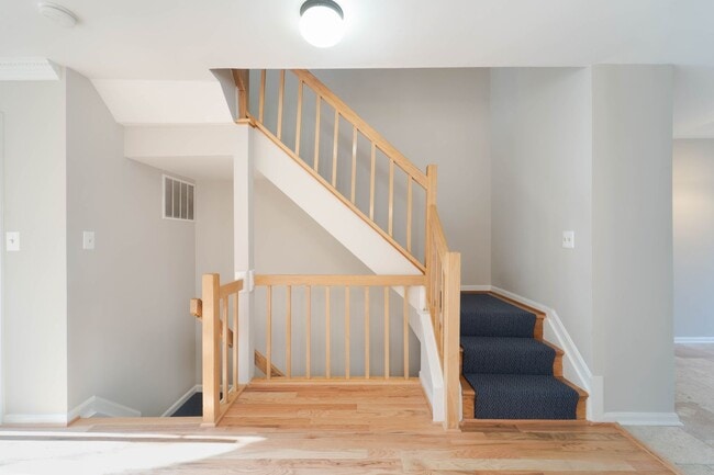 Building Photo - 1553 Templeton Pl