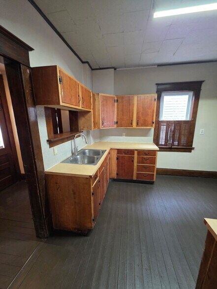 Building Photo - 364 S 10th St