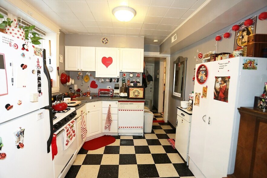 Primary Photo - 2647 N Sacramento Ave