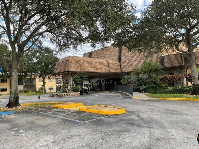 Building Photo - 301 Cambridge Rd