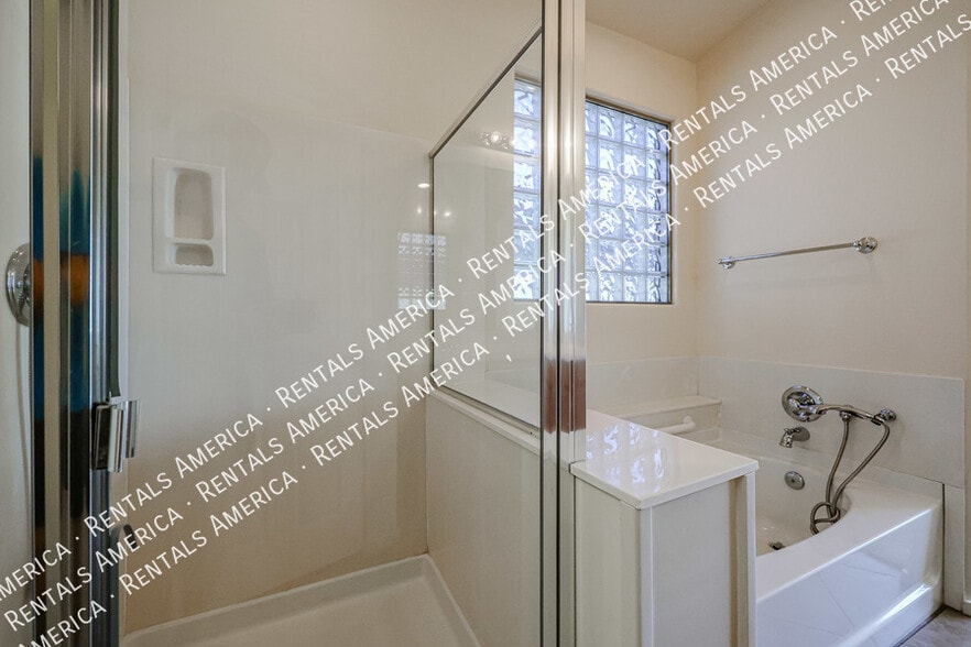 Building Photo - 4325 W Powell Dr