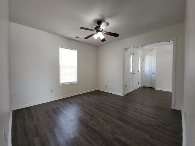 Building Photo - 205 Ashcroft Dr