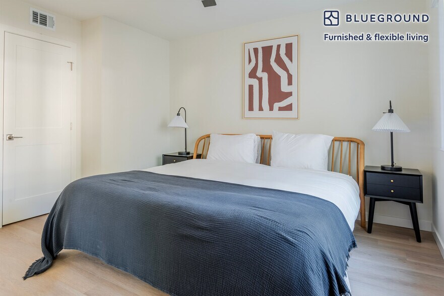 Building Photo - 2721 Midtown Ct