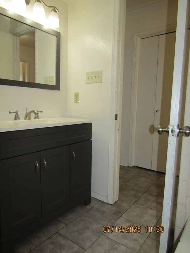 Building Photo - Turtle Creek Townhouse! MacArthur School D...