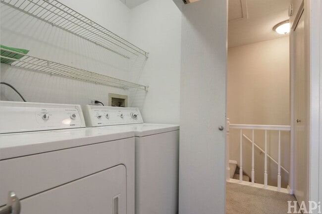 Building Photo - 642 Whalom Ln