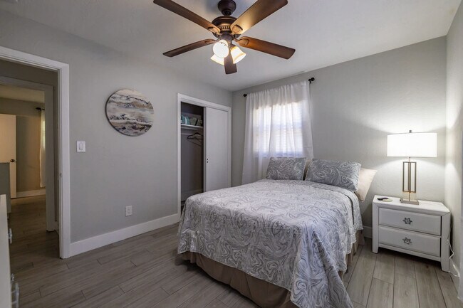 Building Photo - 208 Woodbine Ave