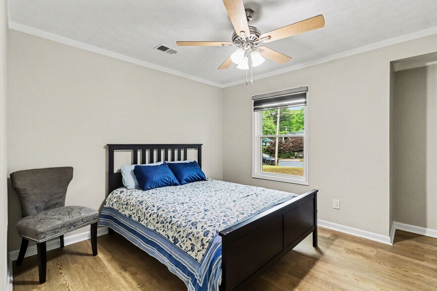 Building Photo - 210 Fireside Way