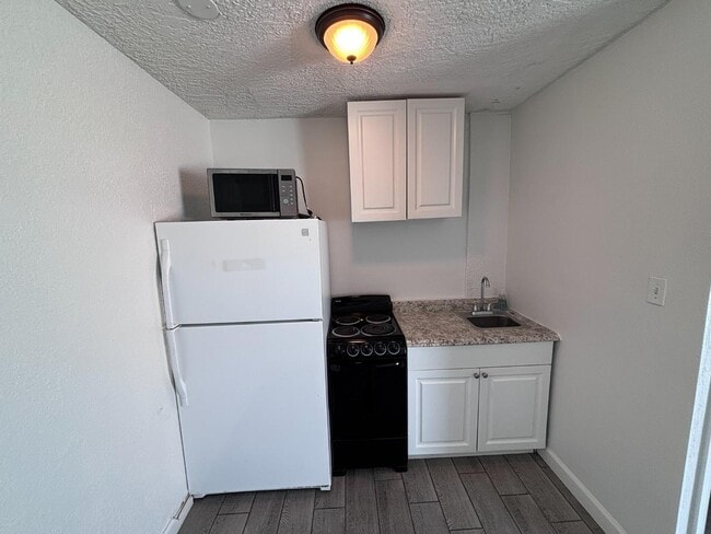 Building Photo - 2131 Washington St NE