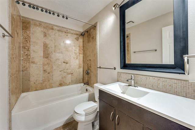 Building Photo - 3141 Riverside Dr