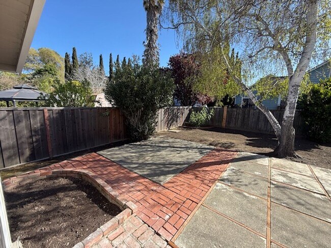 Building Photo - Fully Renovated 3-Bedroom Single Family Home in Rodeo
