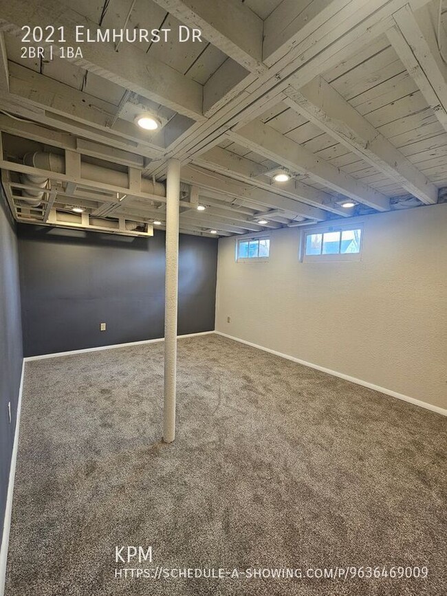 Building Photo - 2021 Elmhurst Dr