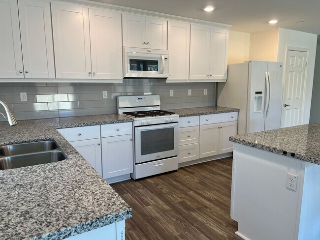 Building Photo - 3 Bedroom Plus Bonus Room Single Family Home w/ Solar For Rent in Lancaster