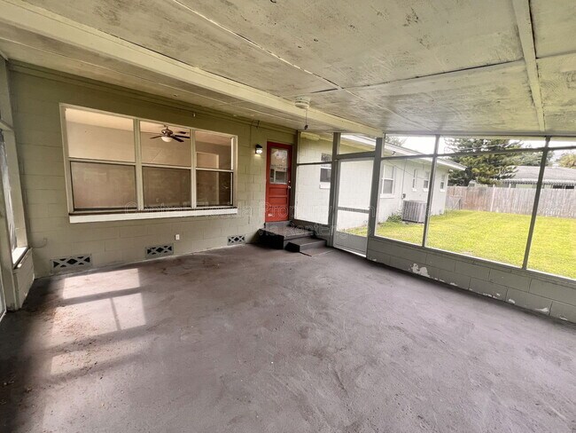 Building Photo - 526 Baxter St