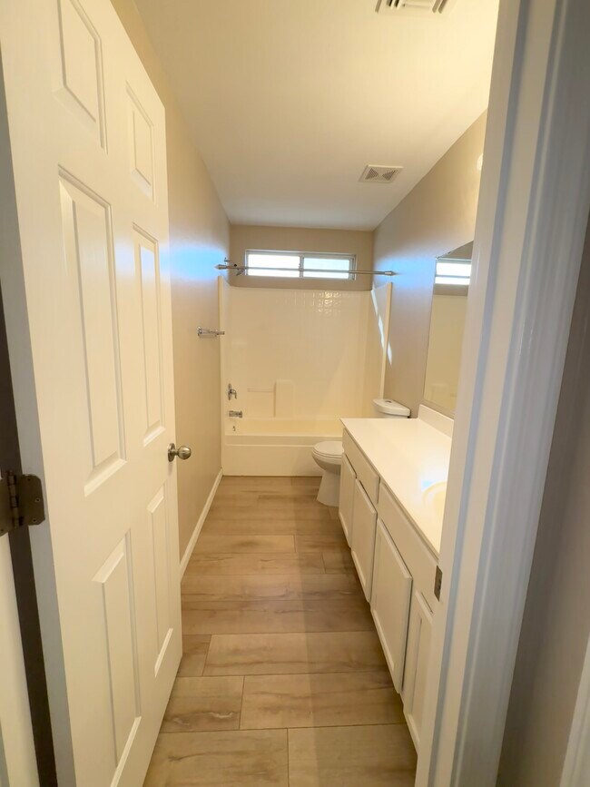 Building Photo - 11549 W Mountain View Rd