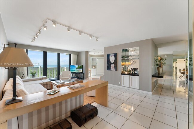 Building Photo - 1121 Crandon Blvd