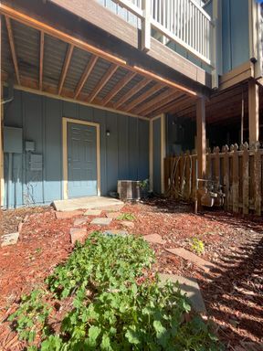 Building Photo - Beautiful 2-Bedroom Townhome in Aurora – Available NOW!