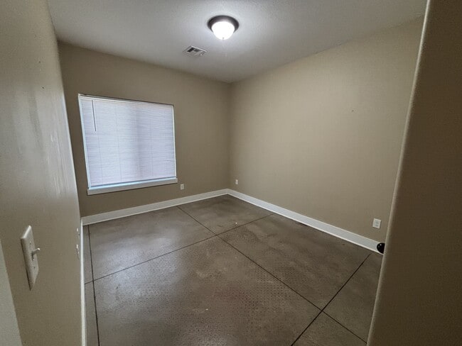 Building Photo - 3514 Sunflower Dr