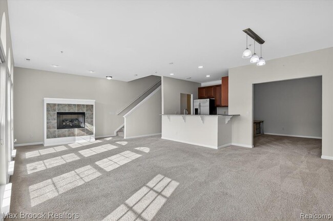 Building Photo - 3255 Camden Dr