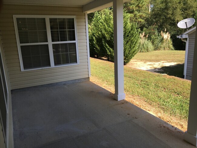 Building Photo - Beautiful 3 bedroom Home! (Updated Pictures Coming Soon)