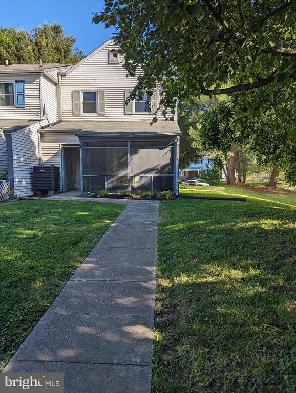 Building Photo - 830 Woodcrest Dr