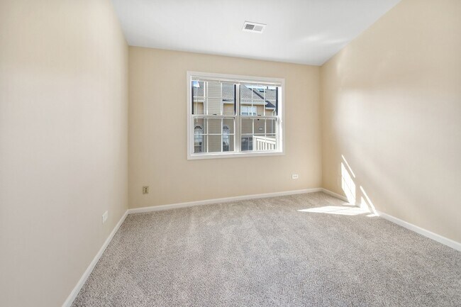 Building Photo - 507 W Parkside Dr
