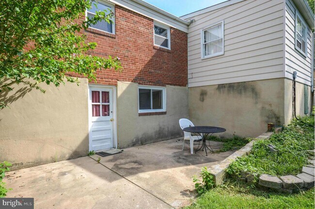 Building Photo - 1111 Gilbert Rd