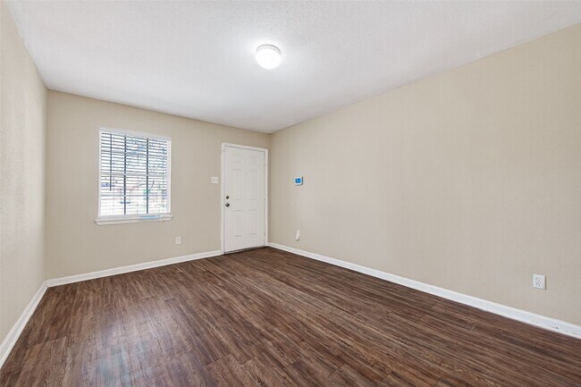 Building Photo - 3927 Prudence Dr